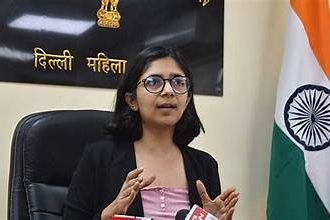 Swati Maliwal Attends Delhi CM Rekha Gupta’s Oath Ceremony, Escalates Rift with AAP